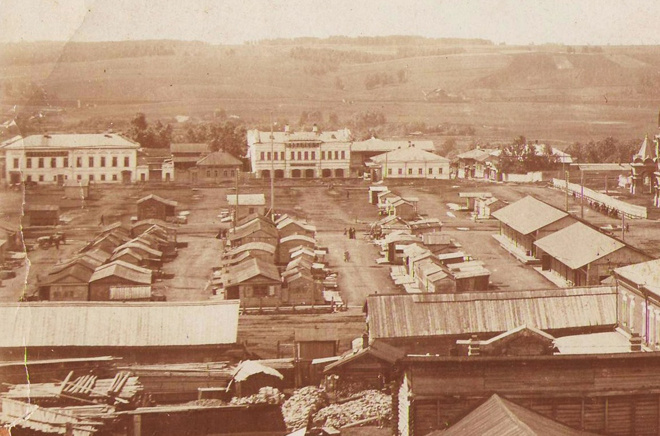 Вид на рыночную площадь. Нач. ХХ в. На её месте в 1930-х гг был разбит парк