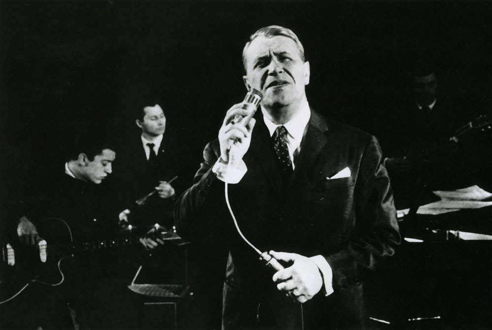 В репертуаре звезды советской эстрады Марка Бернеса было немало песен о войне и мире 