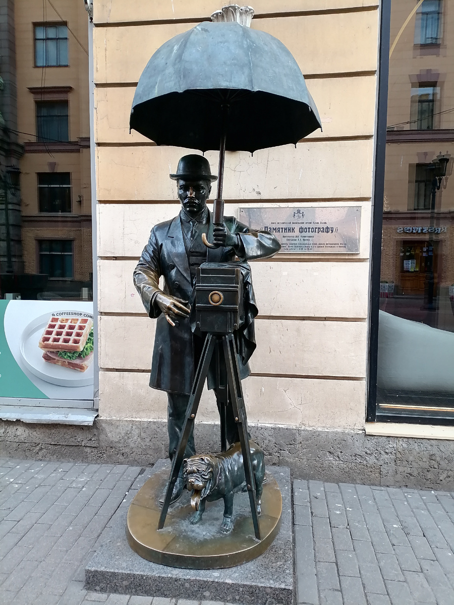 Памятник фотографу