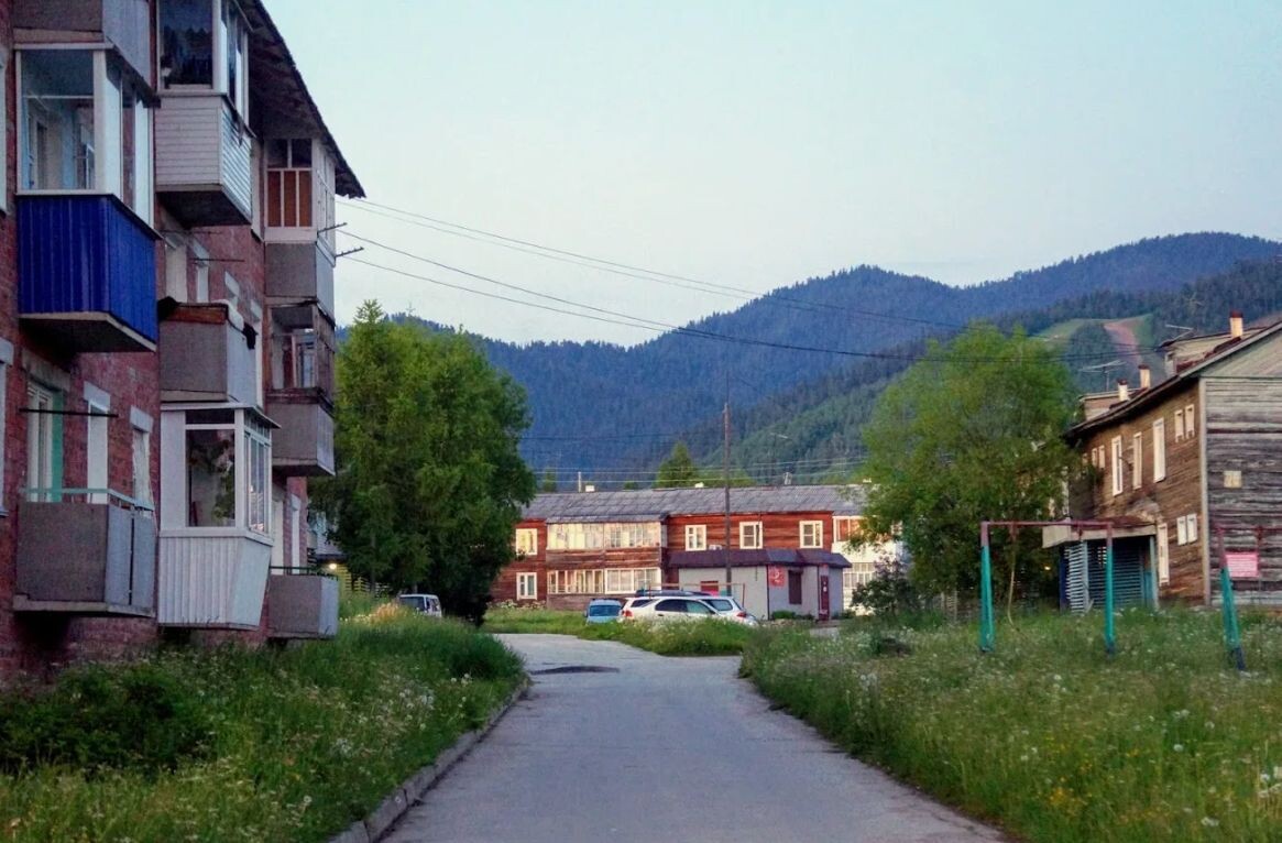 90% дворов Байкальска выглядят вот так, да