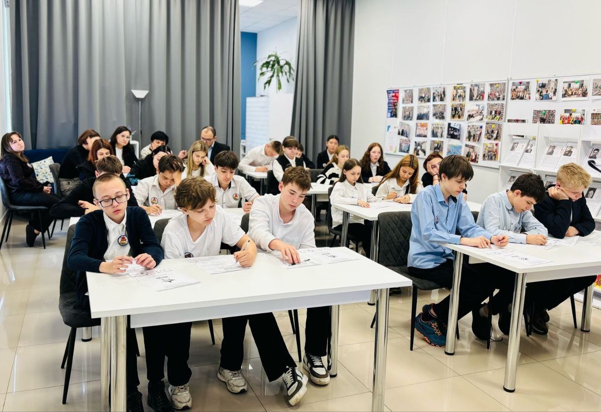     В Оренбурге написали «Диктант Победы – 2025» Оренбуржье
📷    В Оренбурге написали «Диктант Победы – 2025» Оренбуржье
📷    В Оренбурге написали «Диктант Победы – 2025» Оренбуржье
