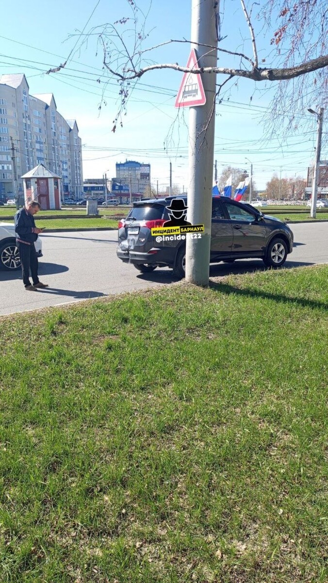    ДТП с автобусом. Источник: "Инцидент Барнаул"