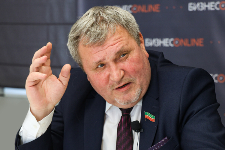    Ркаил Зайдуллин: «Я вообще удивляюсь, почему стремятся стать председателем союза — зарплата маленькая, а работы много».   
Фото: Андрей Титов