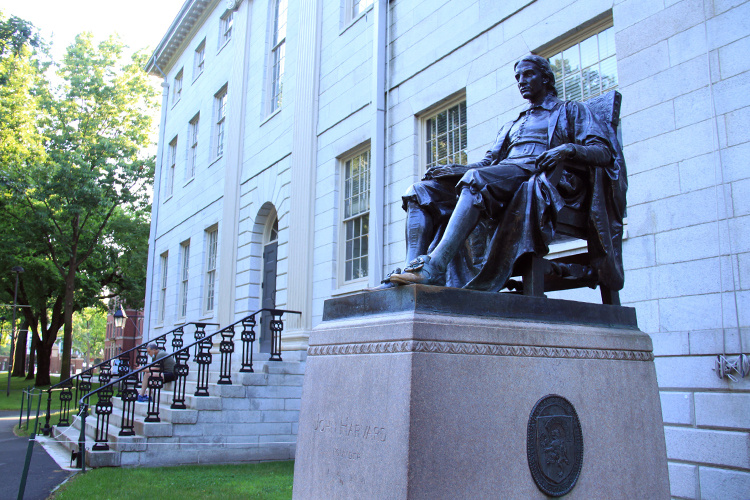    «Стэнфордский университет, Кембриджский университет, Левинский католический университет, Рейн-Вестфальский технический университет и MIT — лидеры в разработке технологий в области энергетики, материаловедения, компьютерных технологий, точном машиностроении, биомедицинских технологиях».   
Фото: Li Muzi/Xinhua / www.globallookpress.com