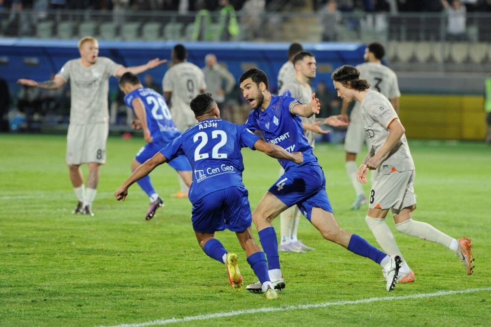 Когда забили мяч.  фото: каритнки яндекса.