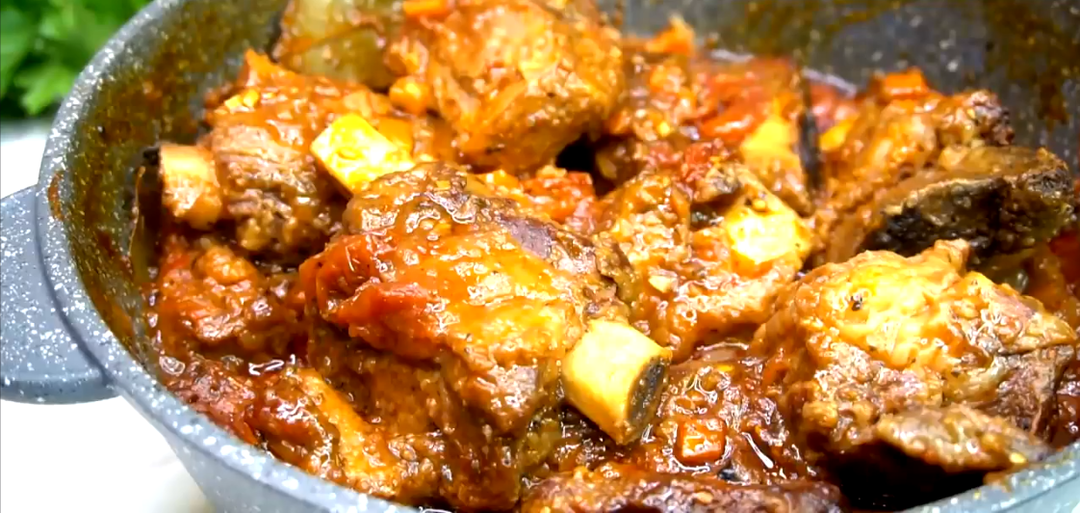 Мясо "Томленное" Любое мясо, приготовленное таким способом, получается нежным и тающим во рту.
