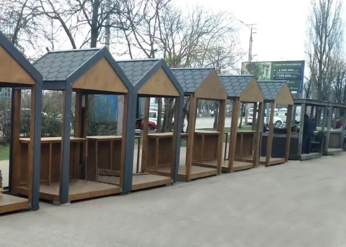    Прилавки для уличной торговли построили в смоленской исправительной колонии