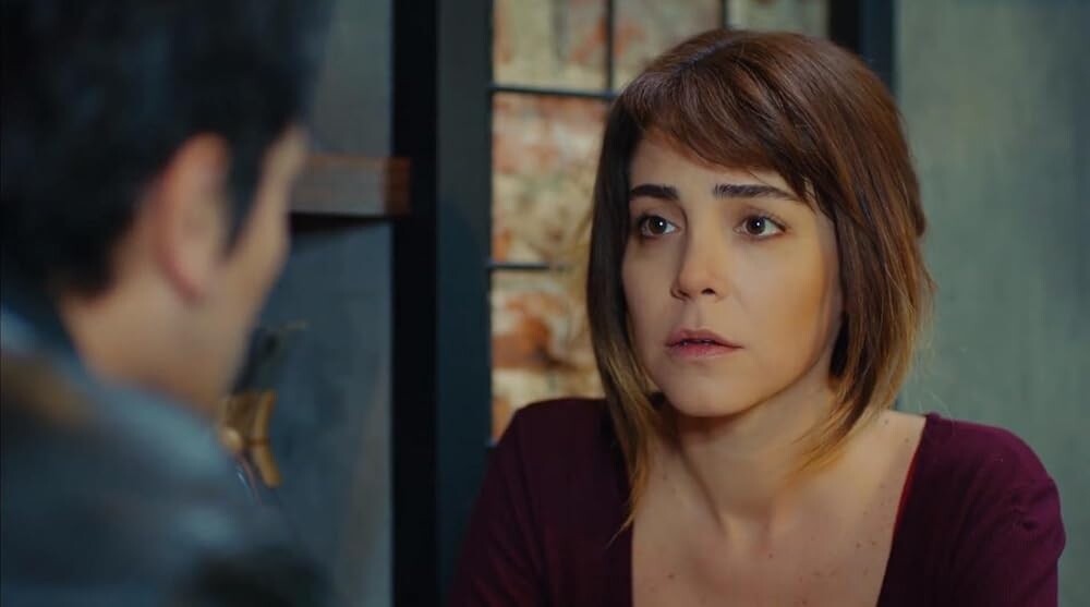 кадр из сериала "Женщина"