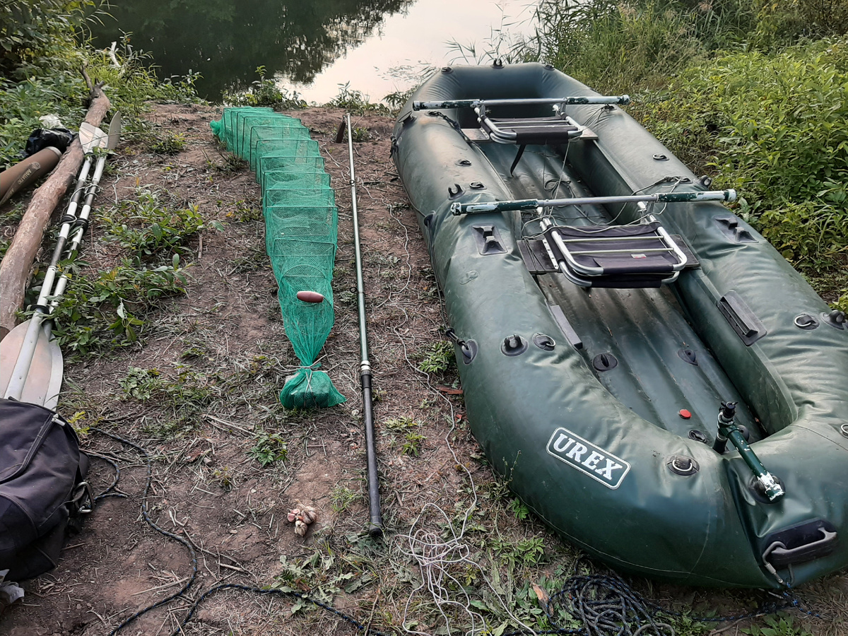 Раколовка на берегу.