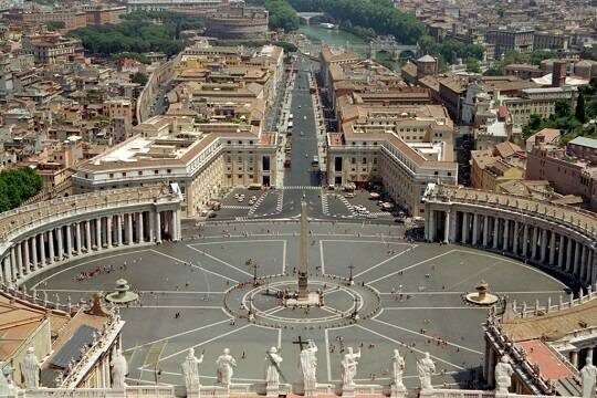    Зеленский прибыл в Рим на похороны папы римского Франциска и может встретиться с Трампом