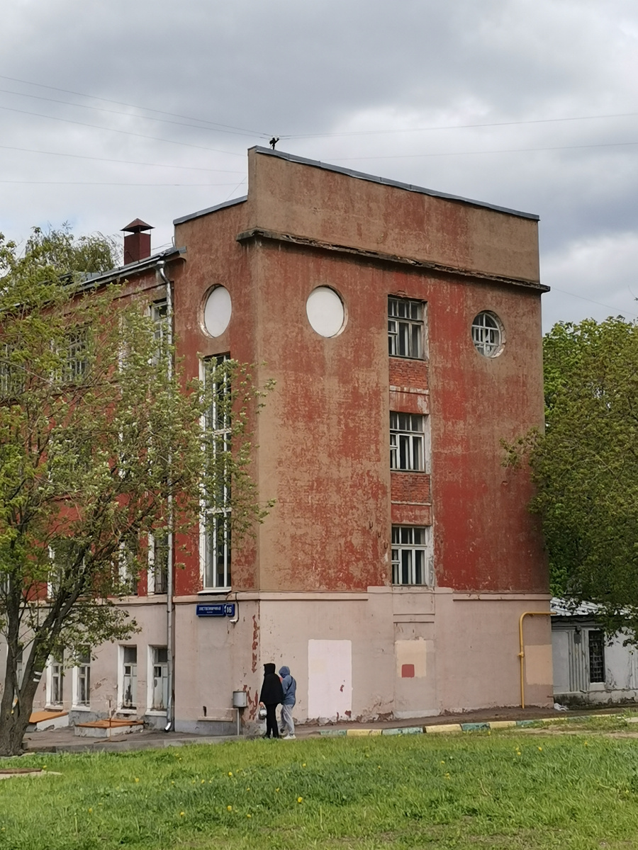 Конструктивизм на Лиственничной аллее