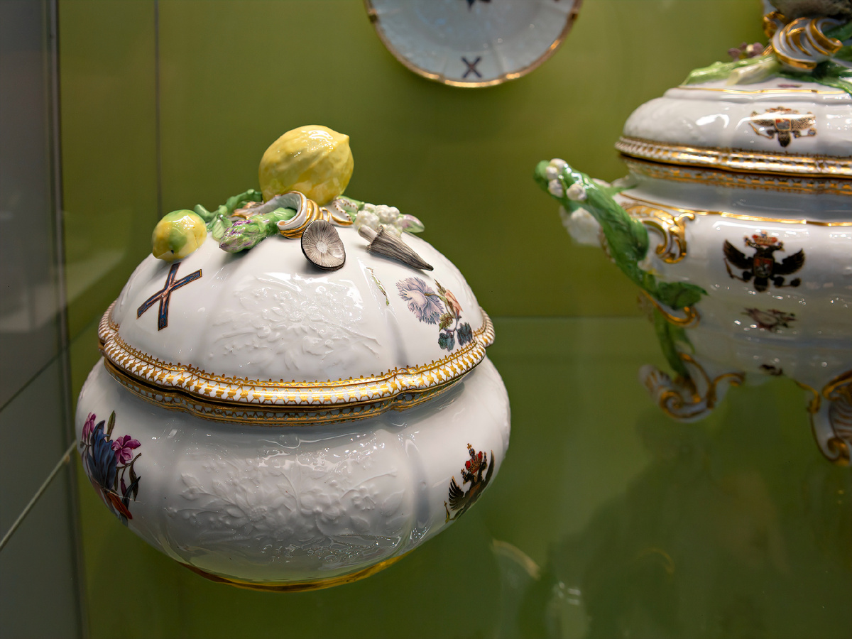 Предметы из Андреевского сервиза, Мейсен, музей ИФЗ