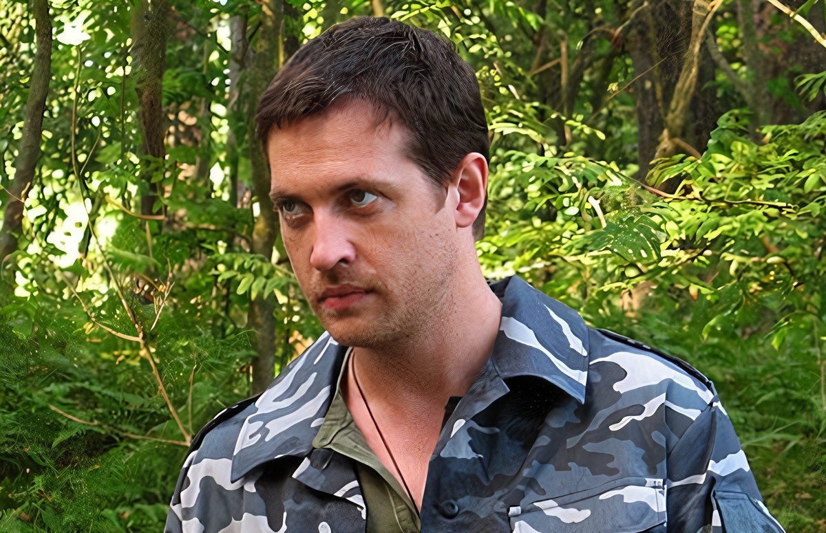 Кирилл Сафонов кадр из сериала «Медвежий угол»