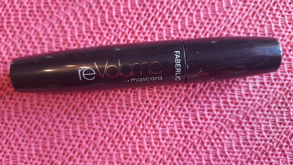 Тушь от Фаберлик volume много лет для меня была лучшей. Но я познакомилась с 2xl и мне она понравилась.
