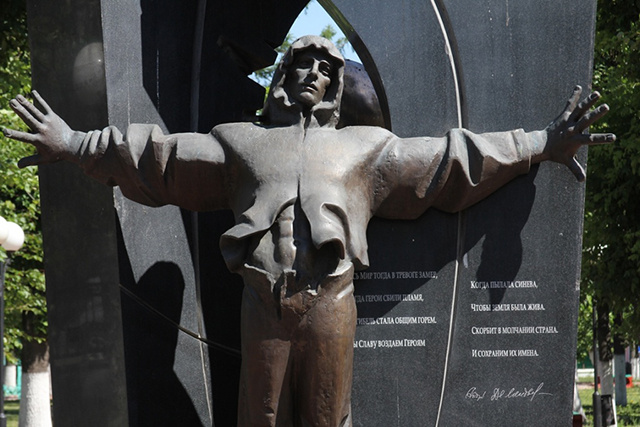 Игорь Руденя поблагодарил ликвидаторов последствий техногенных катастроф