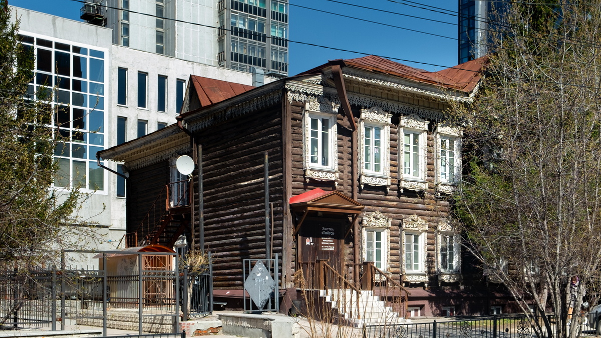Памятник деревянного зодчества, ул. Чаплыгина, 65, Новосибирск. Фотография - www.openmainphoto.ru