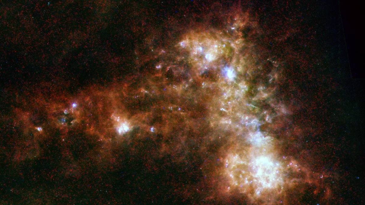    Астрономы в шоке ближайшая к нам галактика разрывается на части