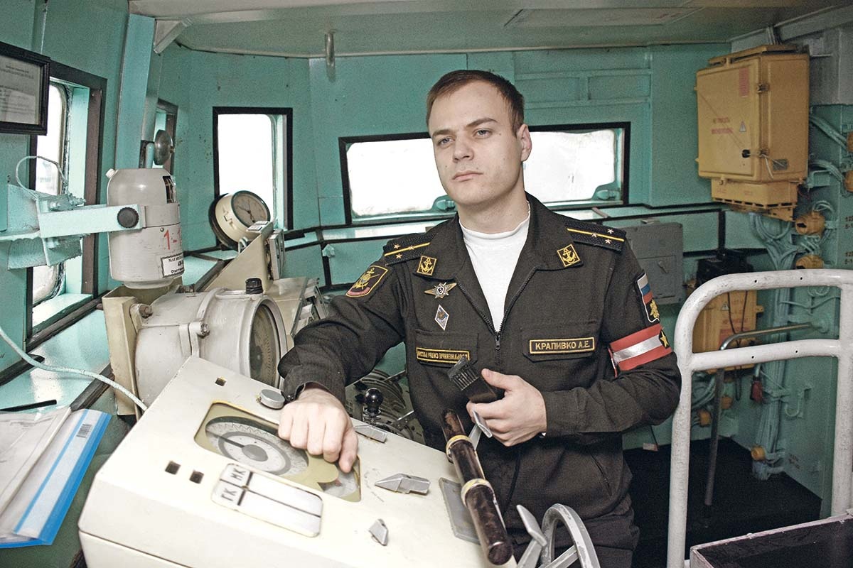 Помощник командира ракетного катера Р-11 старший лейтенант Крапивко А.В.