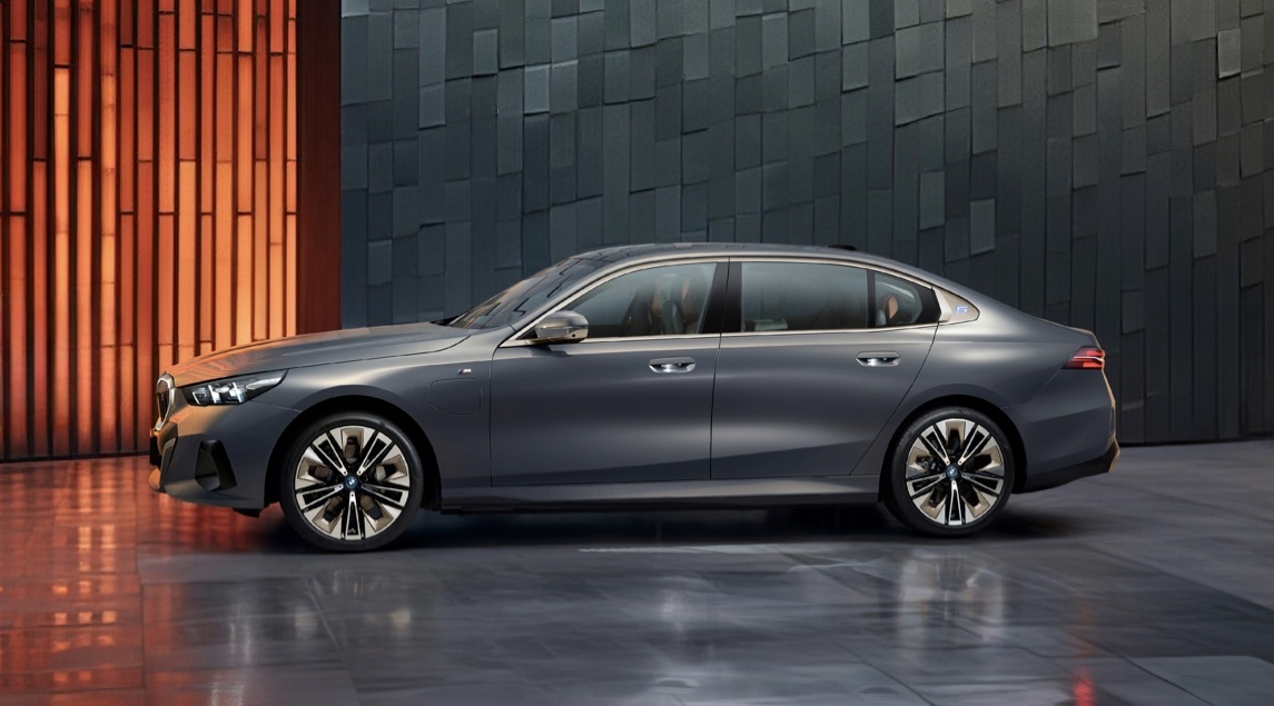 BMW 5 Series L 2025