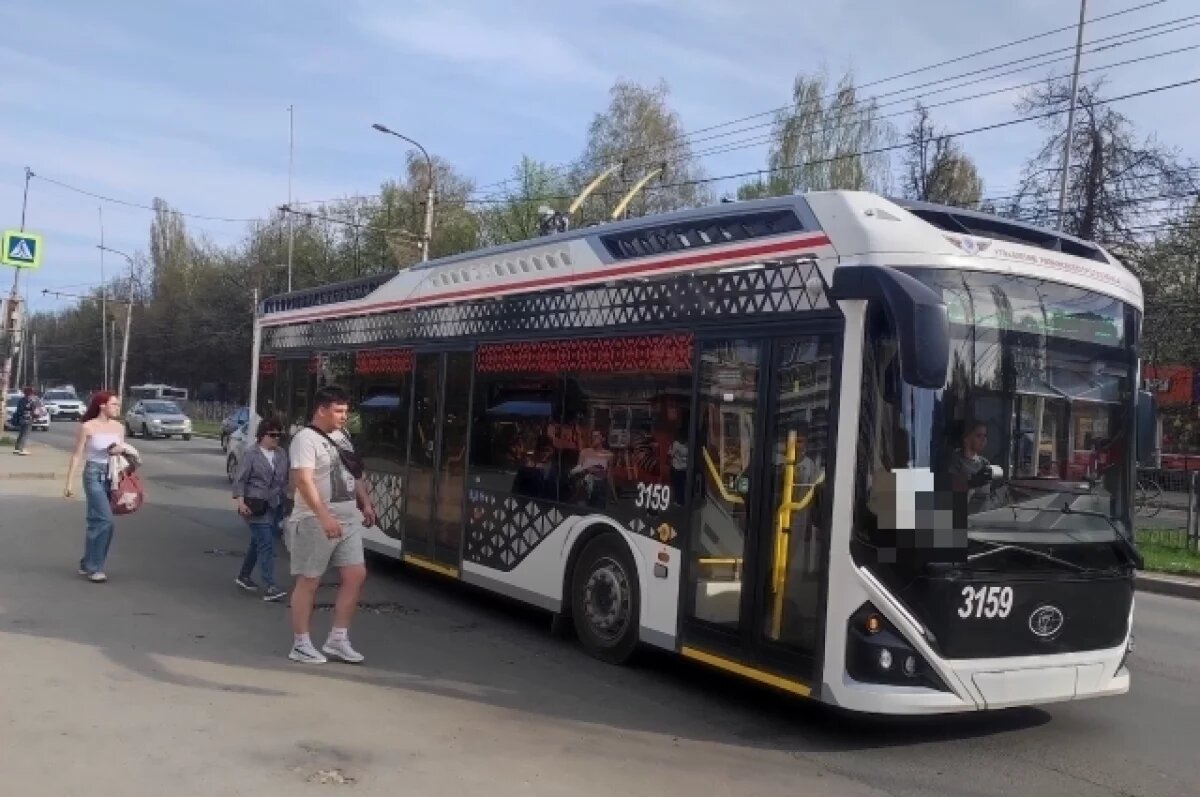    Троллейбусы «Адмирал» могут двигаться на автономном ходу, когда, к примеру, нет света. Но дальность этого хода зависит от модели машины.