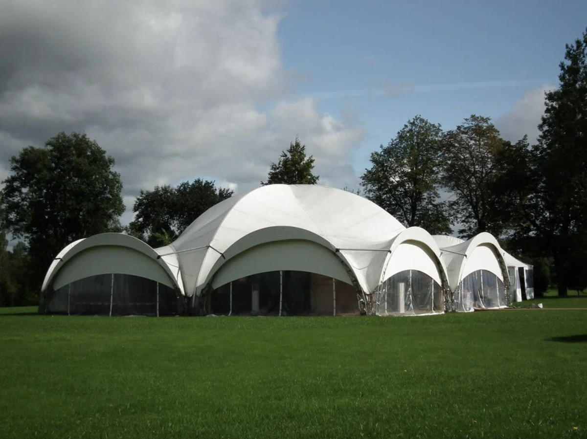 Часто даже стены из ПВХ - это уже спасение