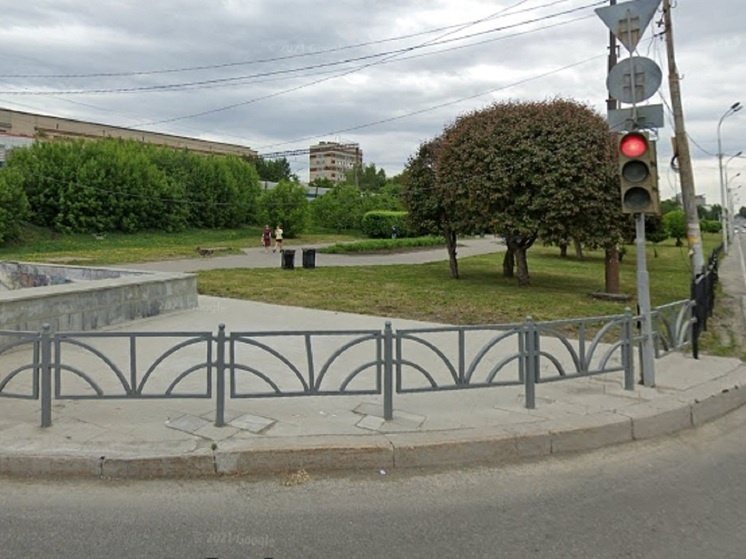     Екатеринбург. Будущий сквер Грачева / фото: google.ru/maps