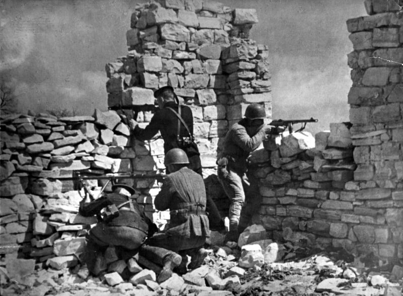  , 1943