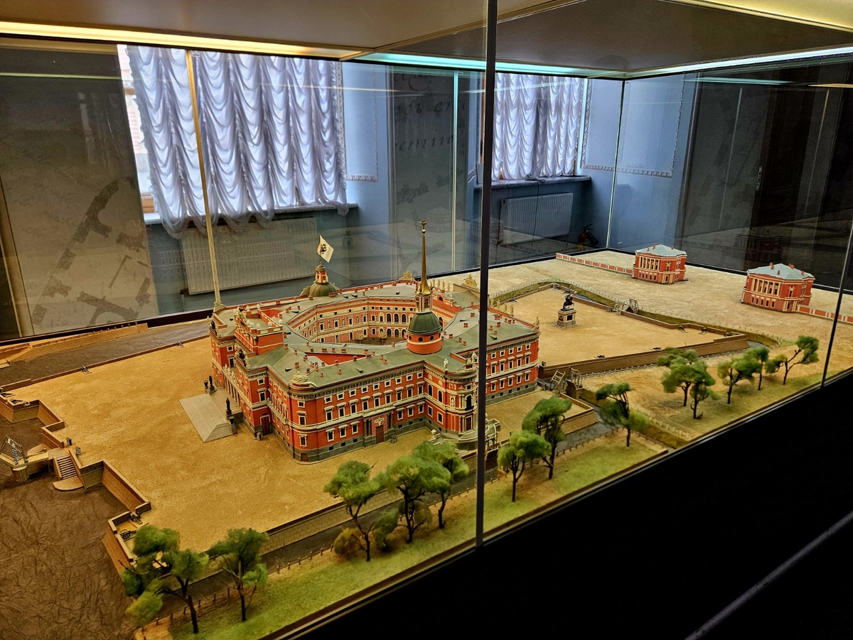 Макет Михайловского замка в Михайловском замке.