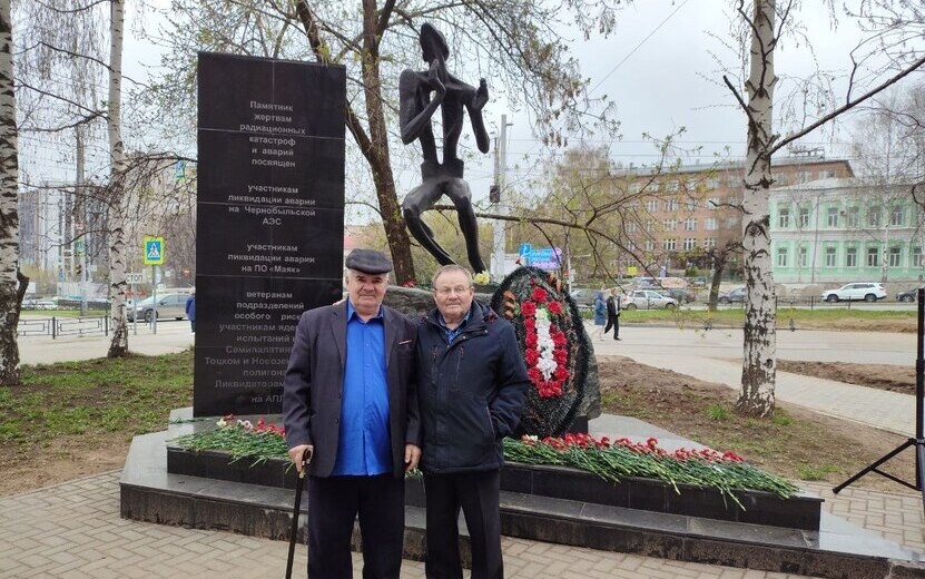 Ликвидаторы последствий катастрофы на ЧАЭС: Сергей Горбунов (справа) и его сослуживец, представившийся как Федя Гариев (слева). Фото: Таня Трушкова