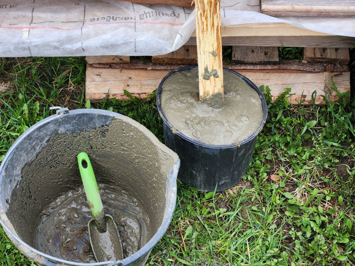 Заливка бетоной смесью дерева 