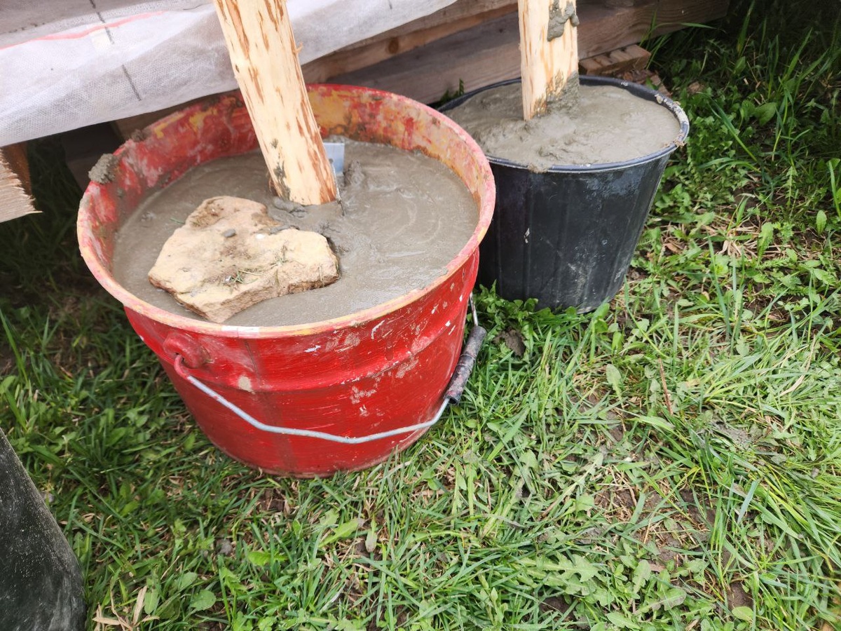 Забетонированные палки