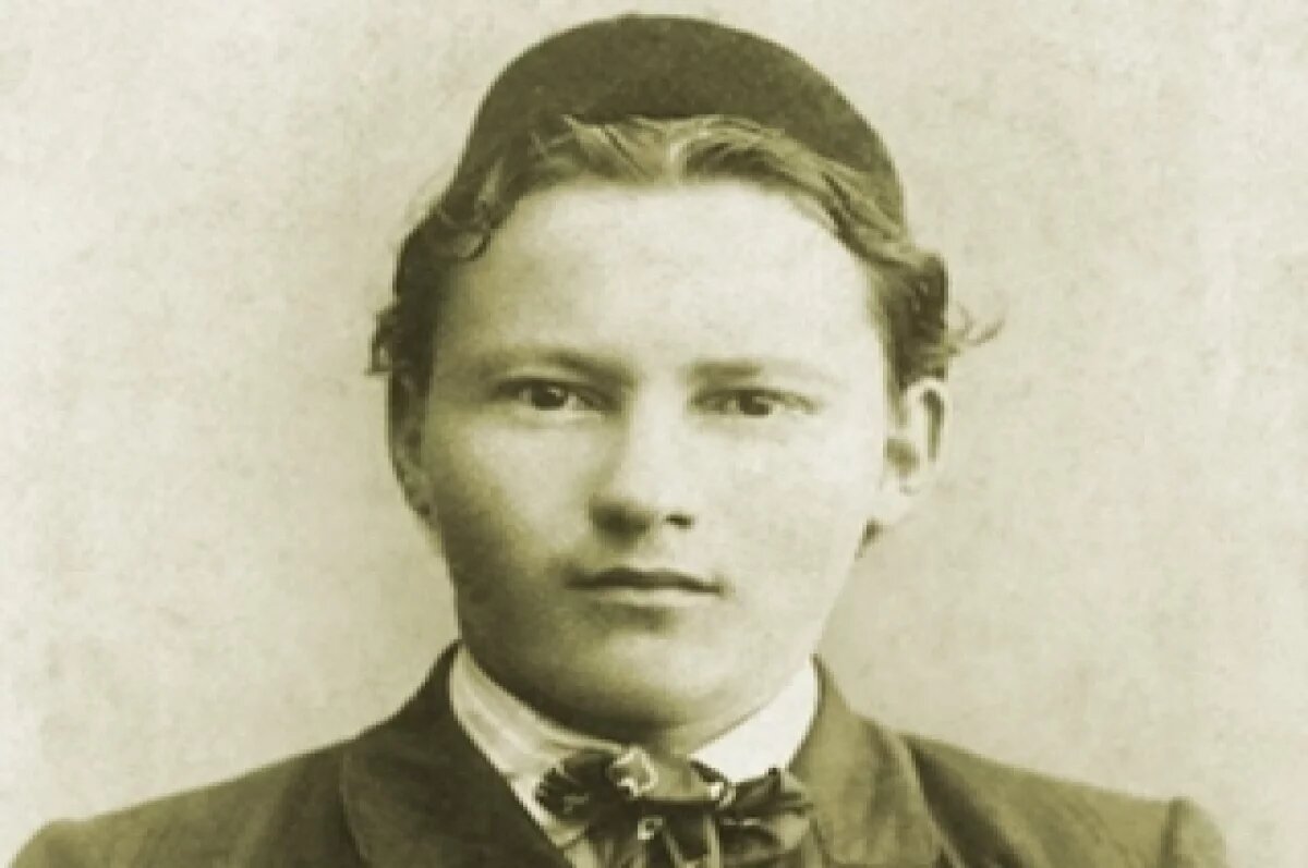    Богатый бедняк и борец за совесть.