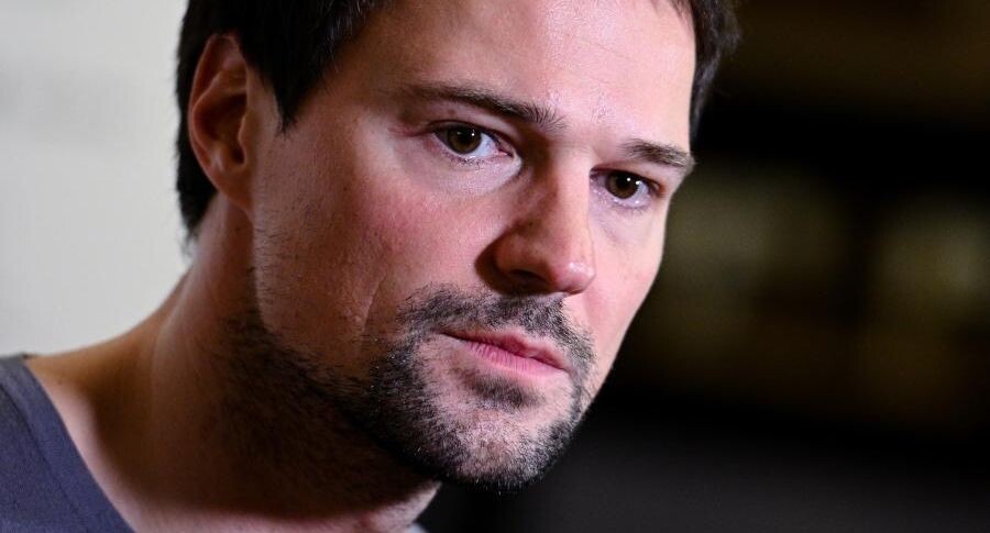 Козловский заработает 3,5 млн рублей с моноспектакля «Фрэнк» в Москве