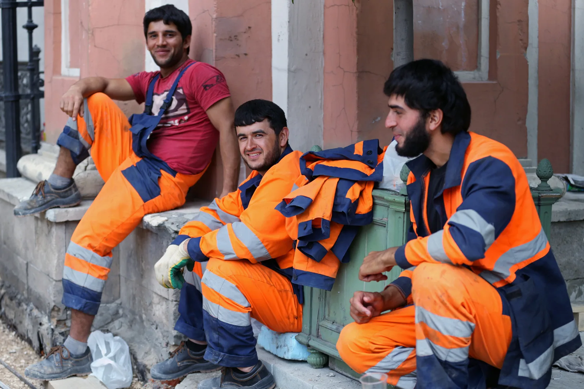 Высококвалифицированные работники готовые работать с роботами