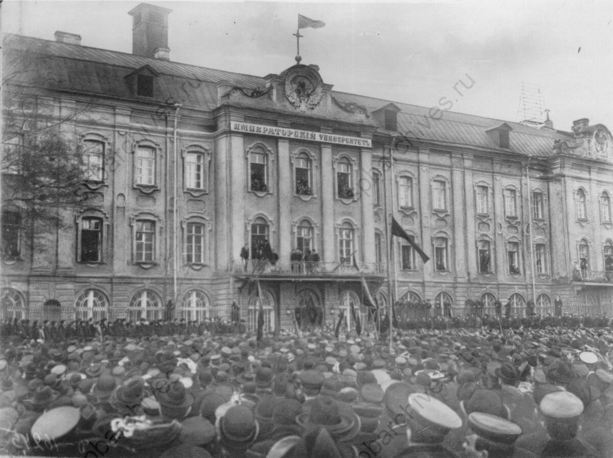 17(30) октября 1905 года был обнародован Манифест об усовершенствовании государственного порядка