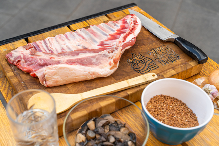 (Начинку готовим на стадии разогрева, бок запекаем на стадии прогретого тандыра, начальная температура от 250°С до 300°С)