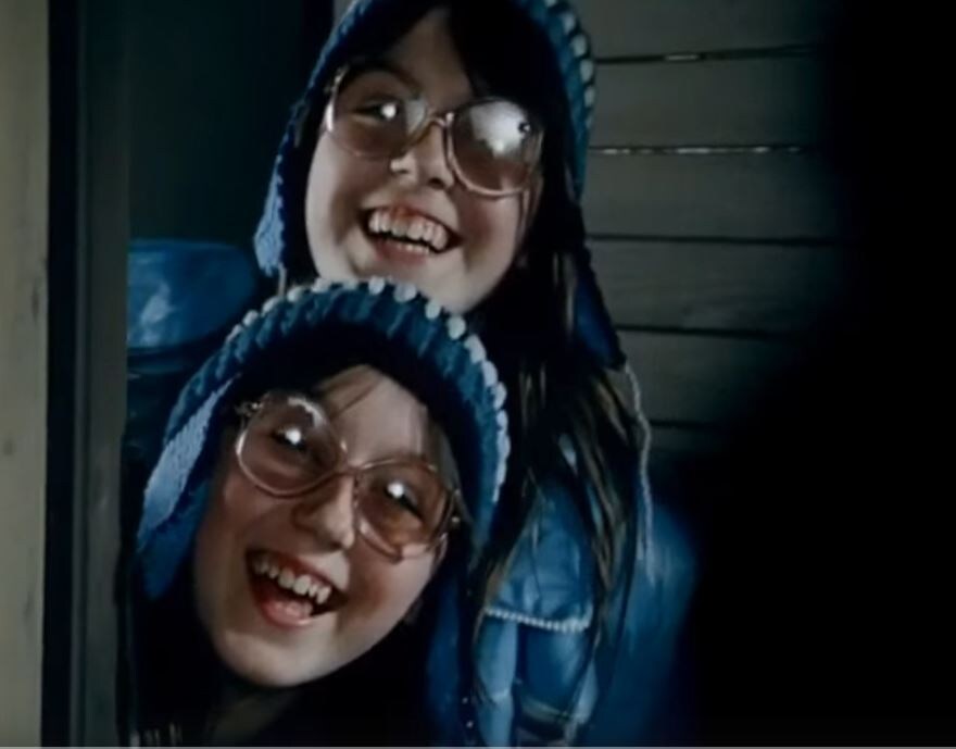 За этими улыбками много обиды и боли. 