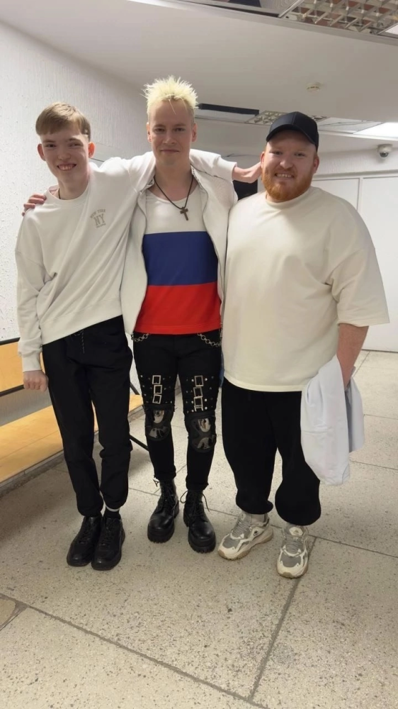    У подростка из Югры сбылась загаданная на «Ёлке желаний» мечта о встрече с SHAMAN