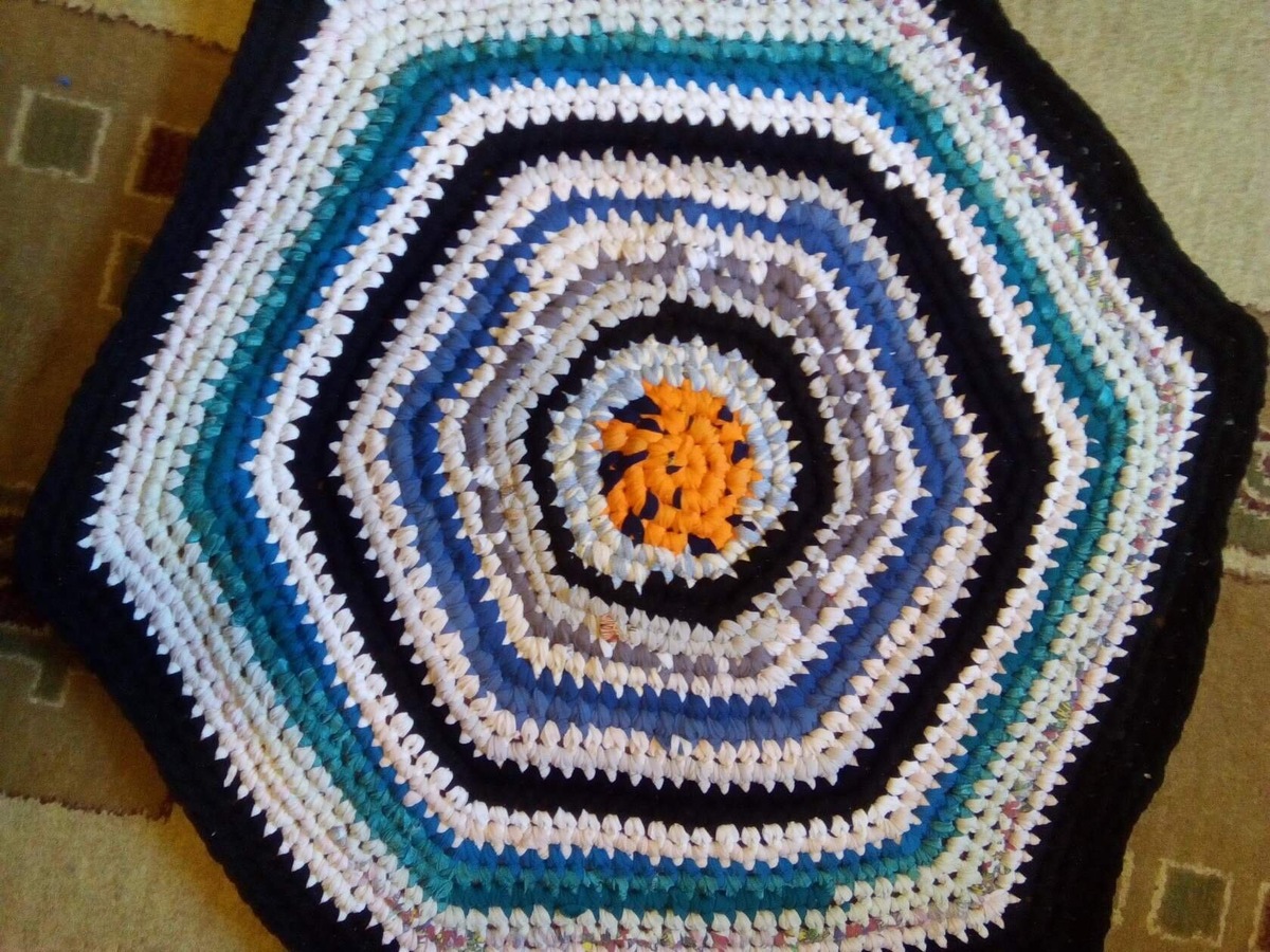 Шестиугольный коврик крючком 