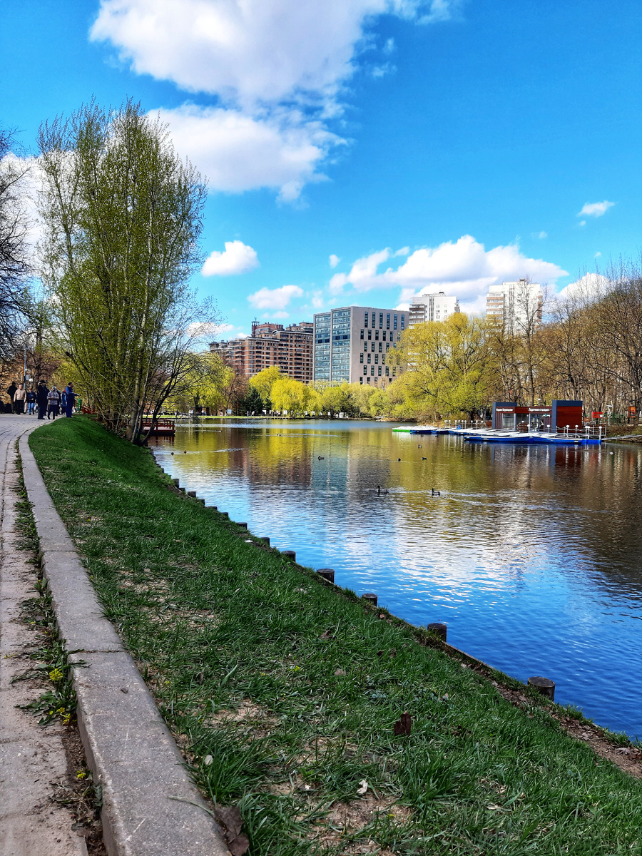 Весна 2025 в Воронцовском парке (усадьба «Воронцово»). Москва.