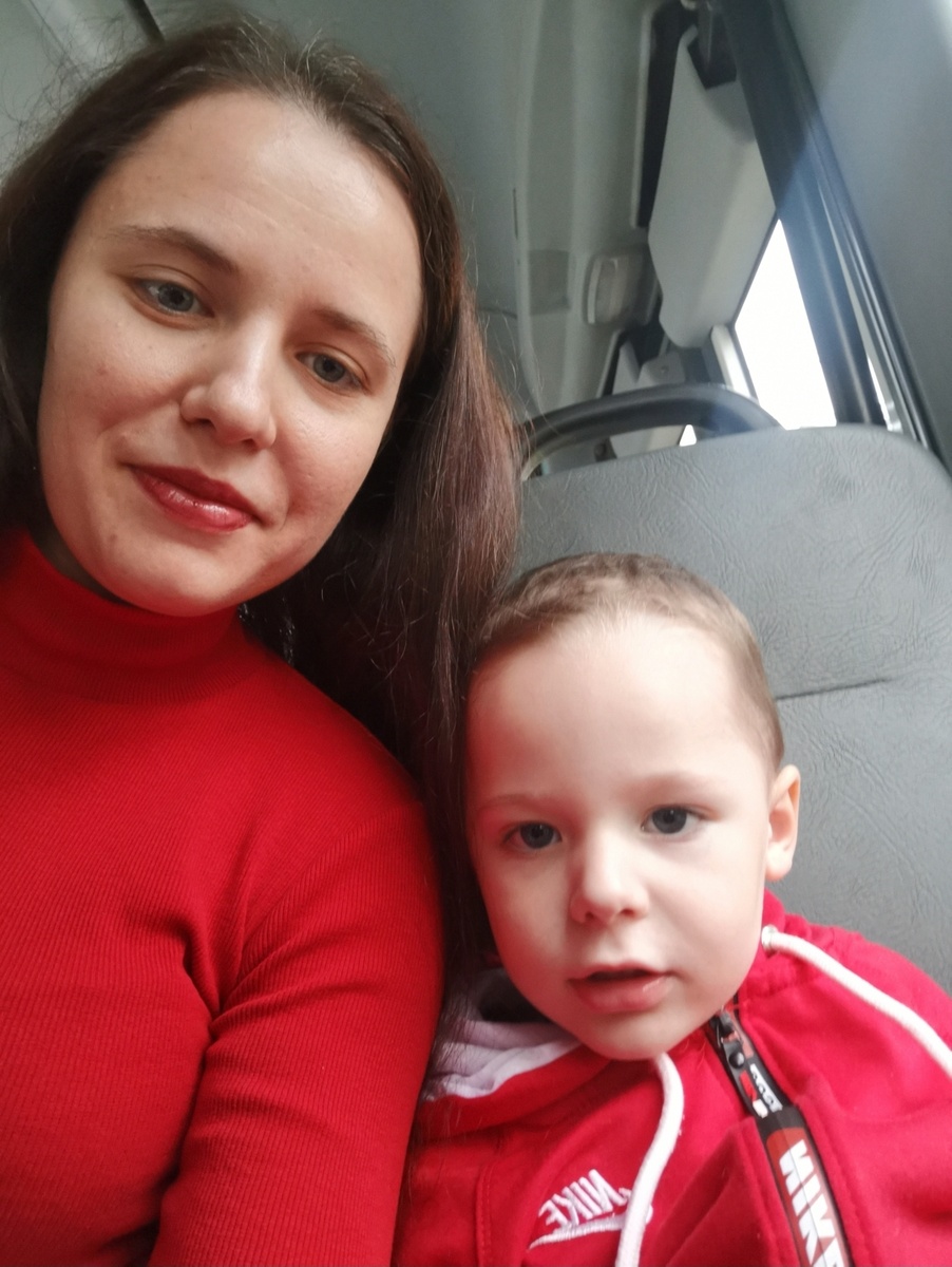 2,5 года назад с сыном. Оба без шапок🌞