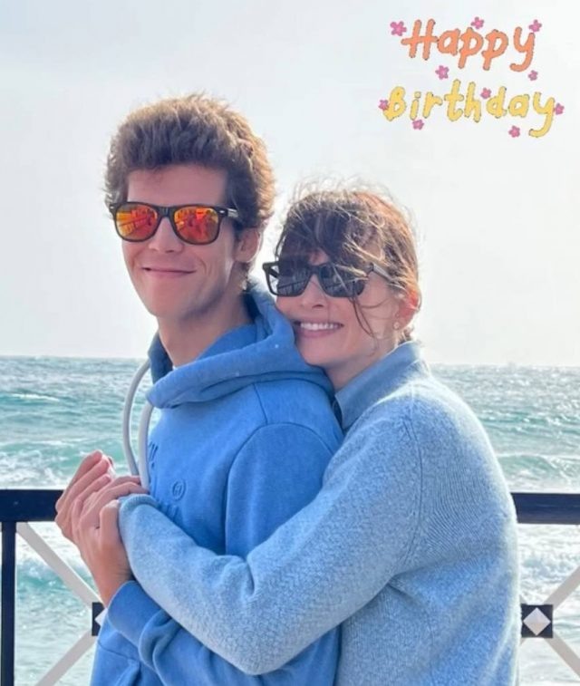    Паулина Андреева с братом. Фото: социальные сети