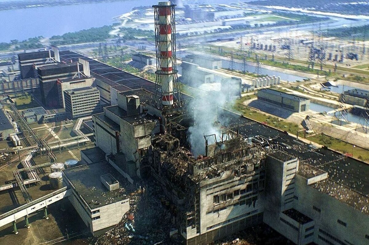    ЧАЭС после взрыва. Источник фотографии: culture.ru