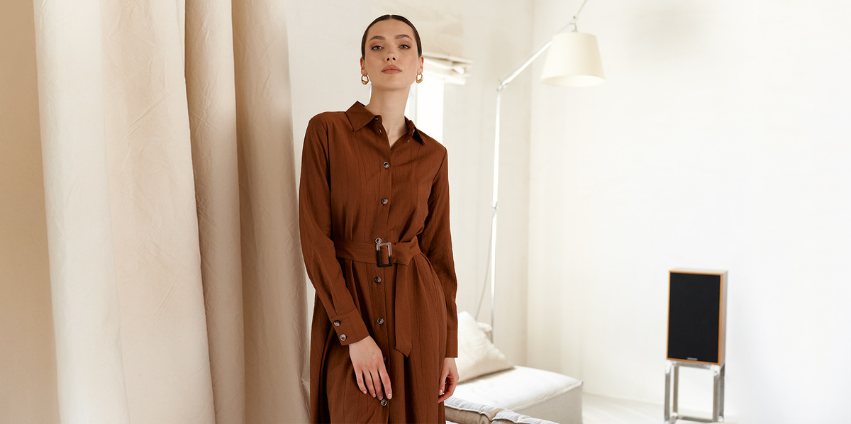 На фото платье-сафари (арт. 51665) из весенне-летней коллекции NELVA