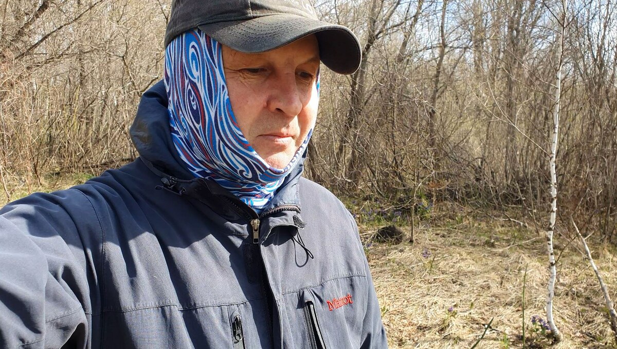 Я, закутаный и обильно облитый репеллентом.