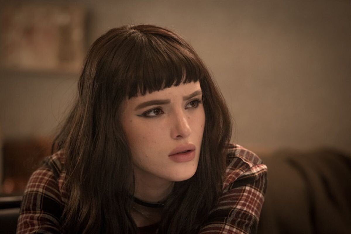 Главная героиня фильма - Ронни, выжившая девочка, которая спустя 10 лет после катастрофы расследует запутанное дело своей жизни...