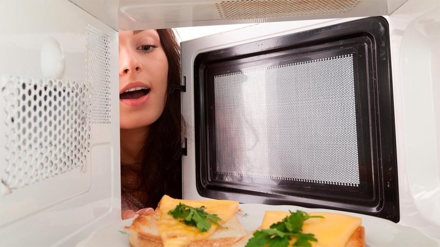    МИКРОВОЛНОВКИ РАЗРУШАЮТ ДНК ЕДЫ И ВАС ОБМАНЫВАЮТ