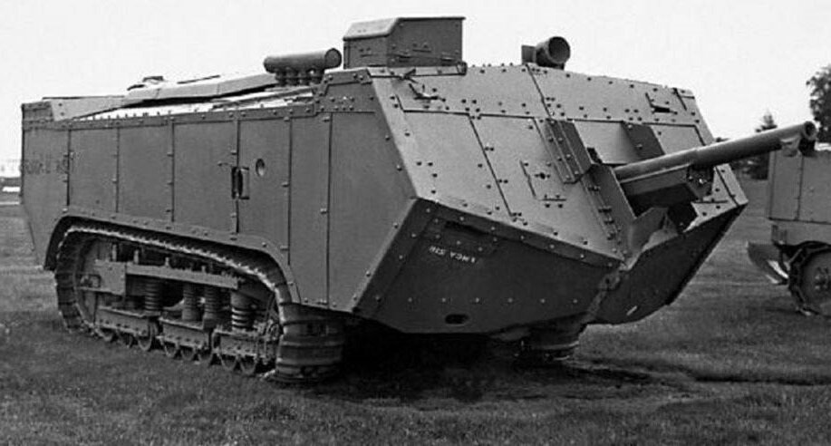 В некотором роде компоновка французского танка Saint Chamond определила будущее самоходных артиллерийских установок. Фотография в свободном доступе.