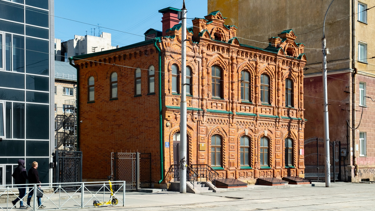 Дом по ул. Мичурина, 6. Новосибирск. Фотография - www.openmainphoto.ru