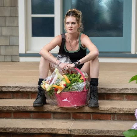     Меган Фэйхи пытается забрать Милли Олкок из загадочной секты Джулианны Мур в трейлере «Сирен»